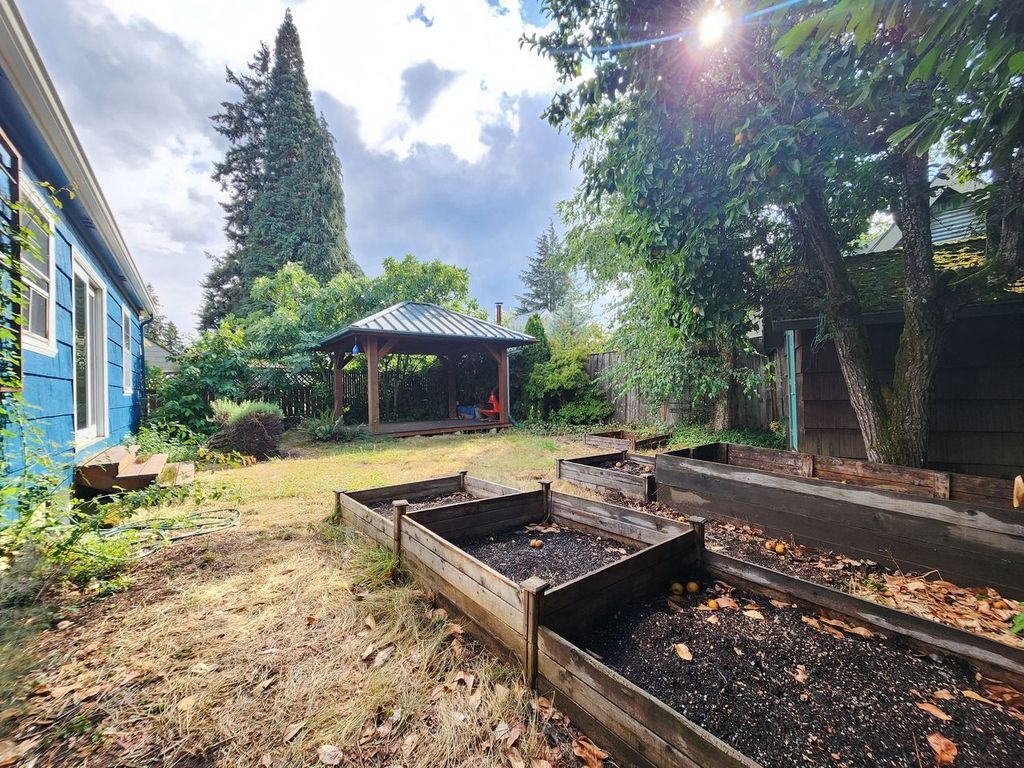 Primary Photo - 3909 SE 48th Av