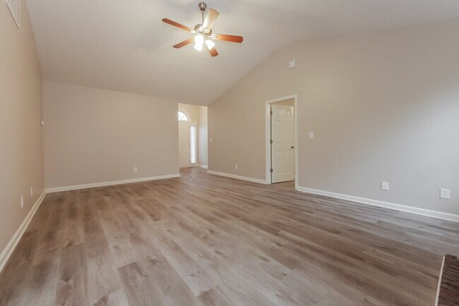 Foto del edificio - 939 Maple Leaf Ridge