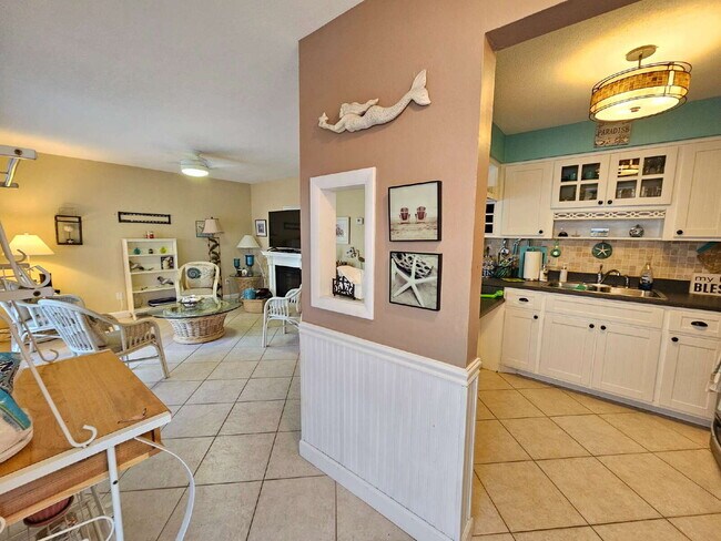 Building Photo - Cocoa Beach Condo