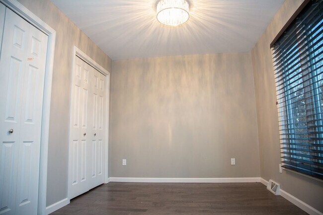 Foto del edificio - 2025 Clarke Crest Drive