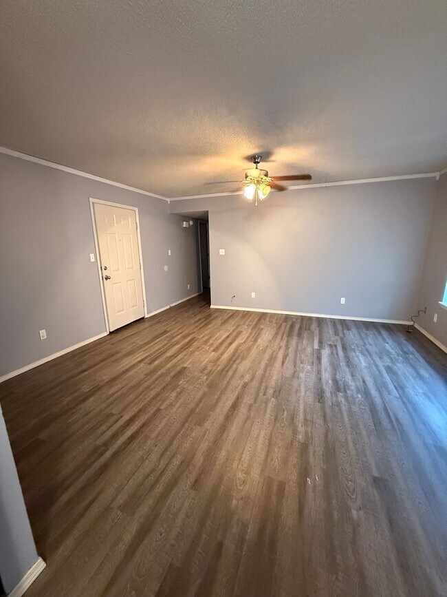 Foto del edificio - 1309 Grand Oak Dr