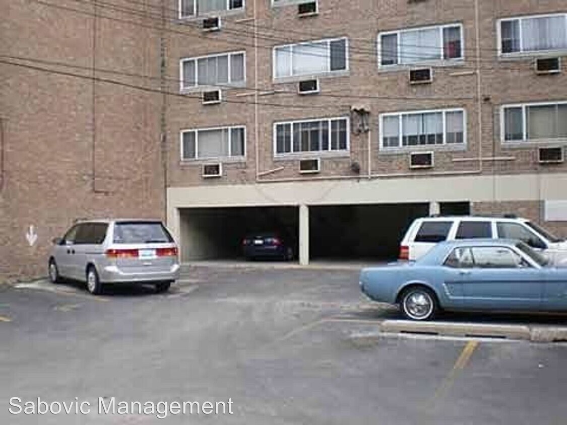 Building Photo - 5900 N Sheridan Rd