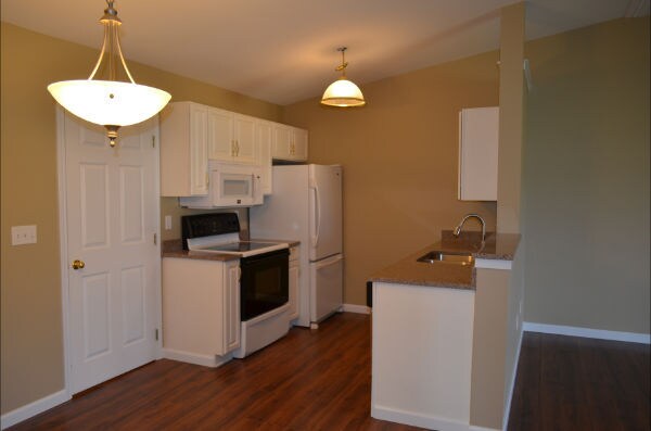 Kitchen - 1139 Parkside Cir