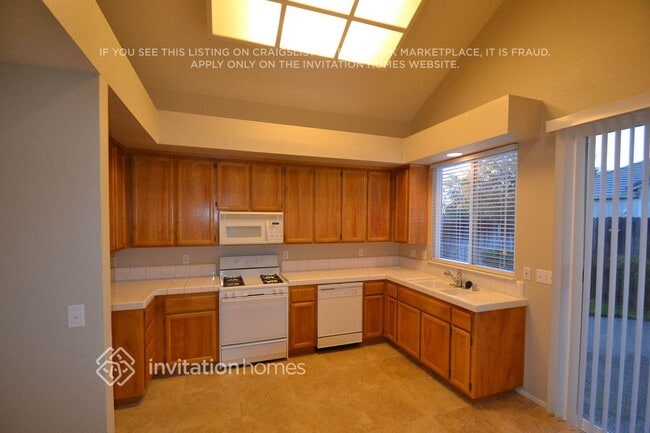 Foto del edificio - 6801 Hampton Cove Way