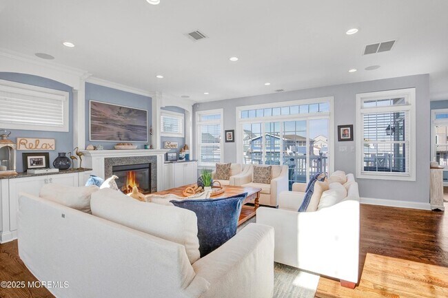 Building Photo - 206 N Lagoon Rd