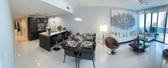 Building Photo - 200 Biscayne Blvd Way