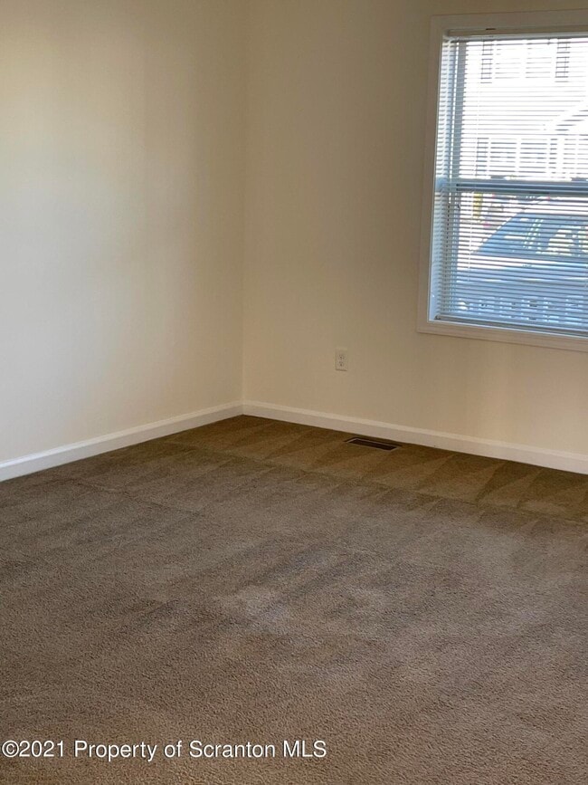 Building Photo - 905 Ash St