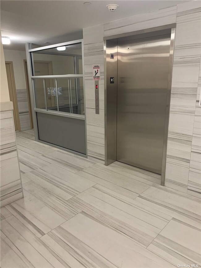 Foto del edificio - 87-12-87-58 58th Ave