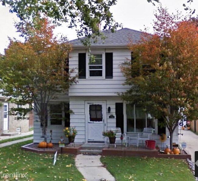 Building Photo - 2 br, 1 bath Duplex - 2940 North 73rd Stre...