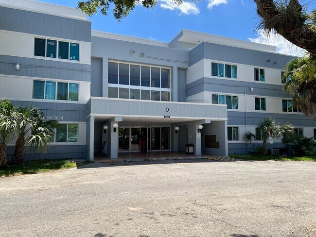 Foto del edificio - 14820 Naranja Lakes Blvd