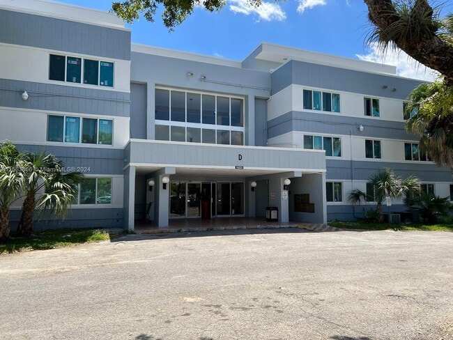 Building Photo - 14820 Naranja Lakes Blvd