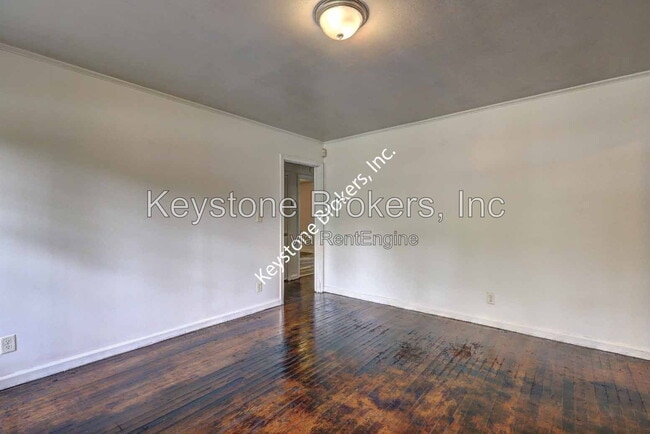 Building Photo - 2634 Tredway Dr