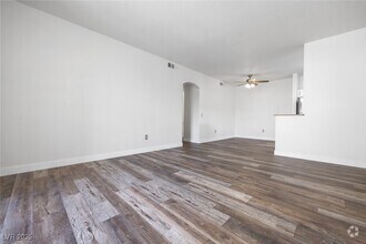 Building Photo - 1830 N Buffalo Dr