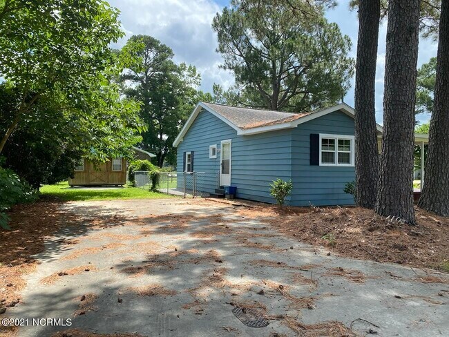 Building Photo - 215 S Lee Ave