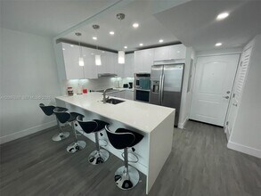 Building Photo - 100 Bayview Dr