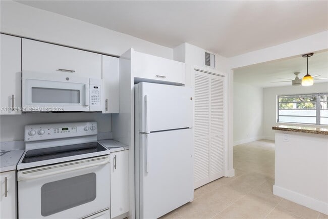 Building Photo - 129 SE 4th St