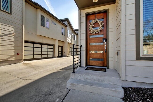 Building Photo - 1205 Elm St