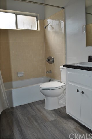 Foto del edificio - 534 Roosevelt Rd