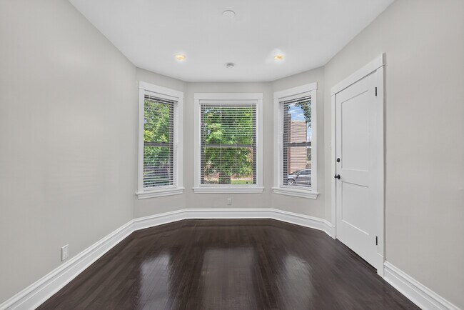 Foto del edificio - 3023 W Wellington Ave