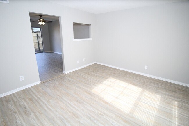 Foto del edificio - Charming & Convenient 3-Bedroom Townhome in Northeast Pensacola – Prime Location & Great Amenities!