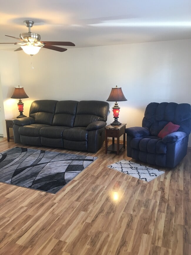 Building Photo - Beautifully Appointed Furnished One Bedroo...