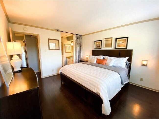 Foto del edificio - 8888 Tallwood Dr