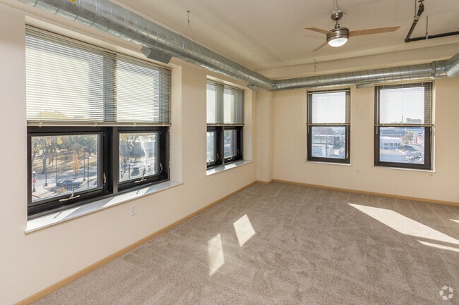 2BR, 1BA - Grand River Station