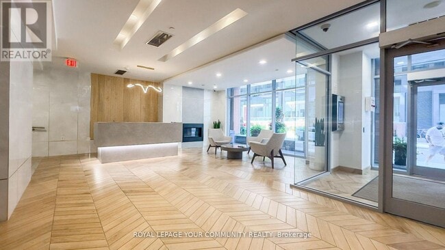 Building Photo - 15-1015 Bruyeres Mews
