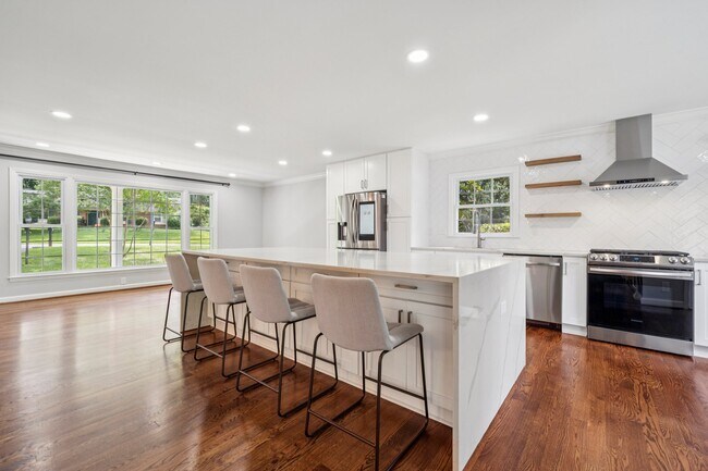 Foto del edificio - 8323 Cliffside Dr