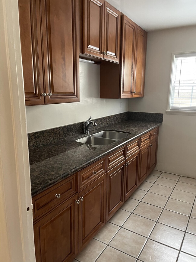 Building Photo - 410 S Sierra Madre Blvd