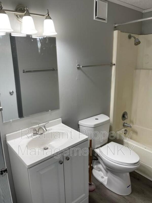 Building Photo - 601 Amhurst Dr