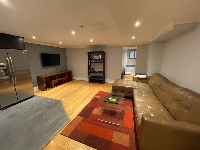 Common Area 2 - 2047 Walnut St