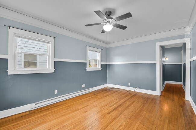 Building Photo - 504 W White St