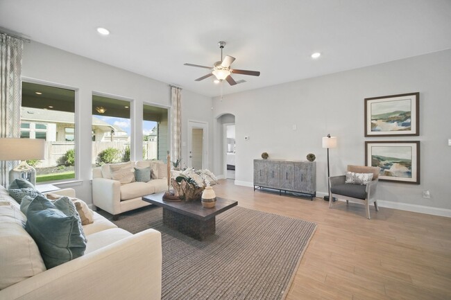 Building Photo - 4-BEDROOM MODEL HOME IN GRUENEFIELD