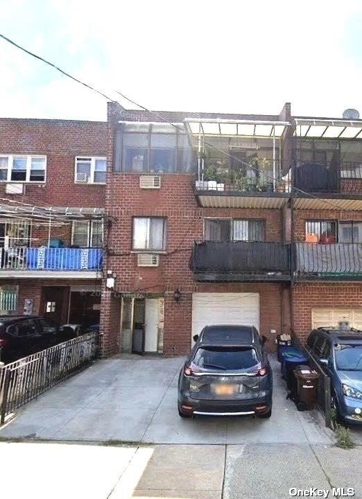 Primary Photo - 69-22 43rd Ave