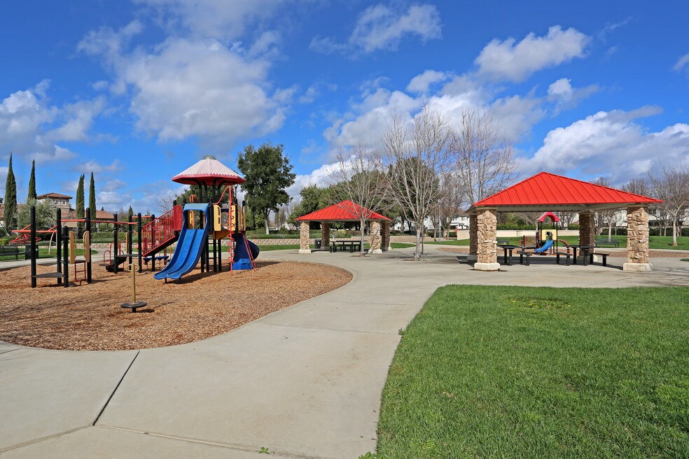 Laguna Stonelake Apartments for Rent Elk Grove, CA