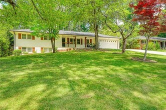 Building Photo - 3076 McCully Dr NE