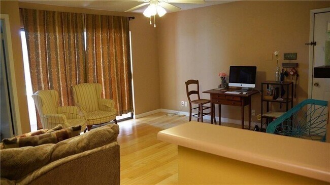 Foto del edificio - 3115 Helms St