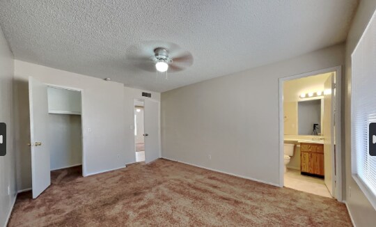 Foto del edificio - 7160 W Flower St