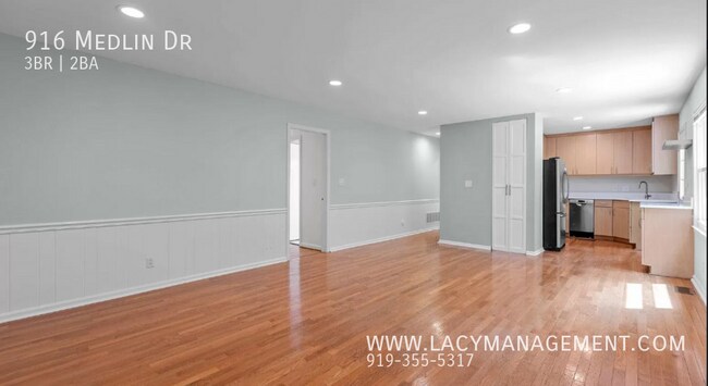 Building Photo - 916 Medlin Dr