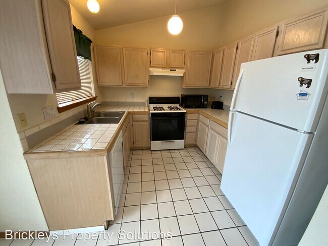 3 br, 2 bath House - 1942 Avondale Pl. NW - 4