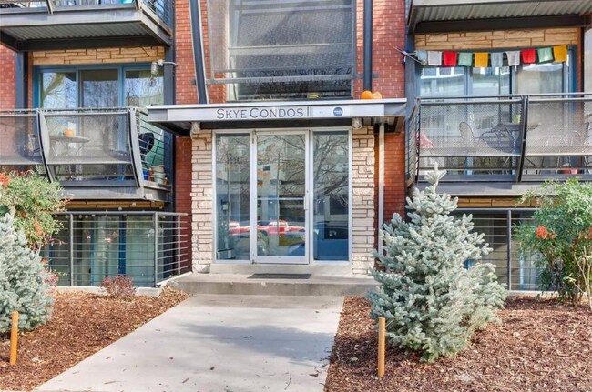 Building Photo - 1336 Logan St