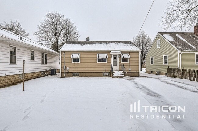 Building Photo - 605 N Reed St