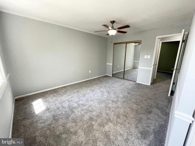 Foto del edificio - 1928 Rainbow Ct