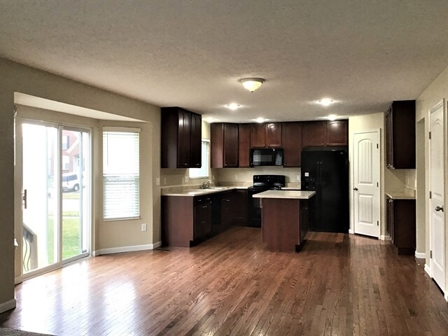 Foto del edificio - 6743 Waverly Park