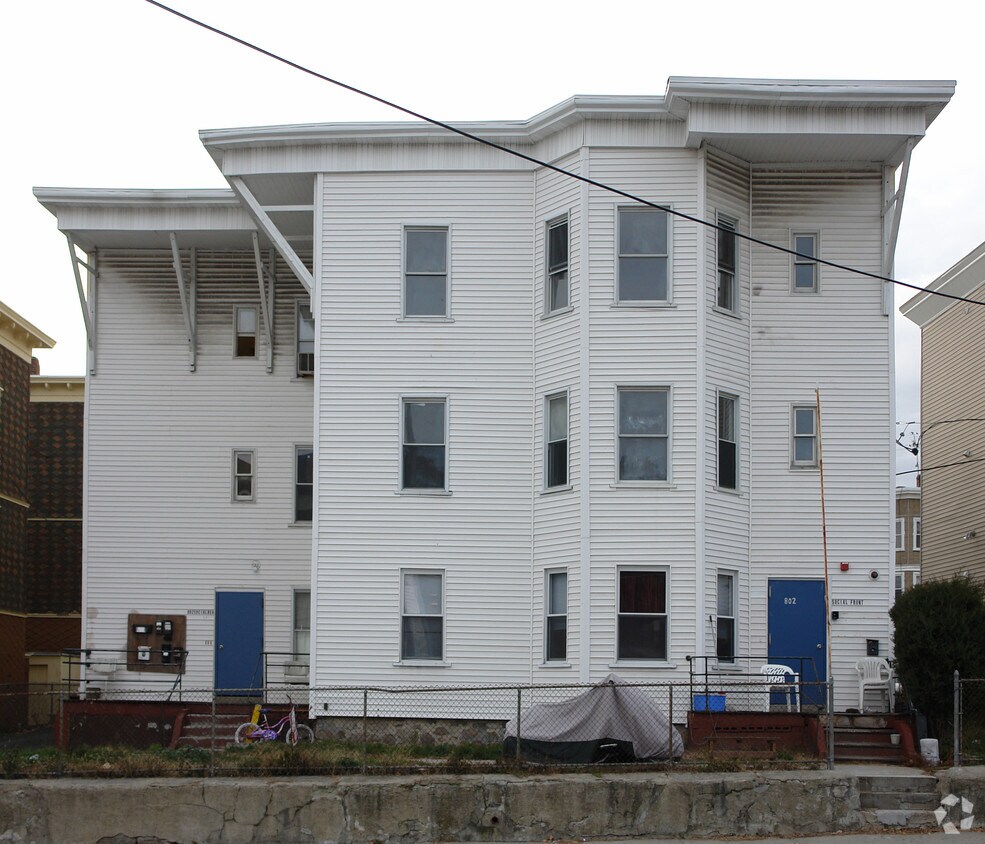 Building Photo - 802 Social St