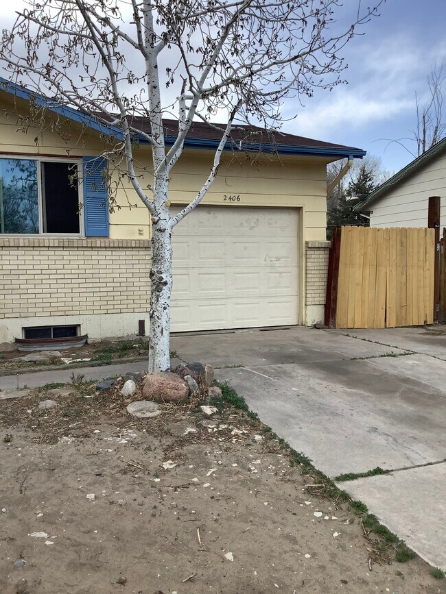 Building Photo - 2406 Delta Dr