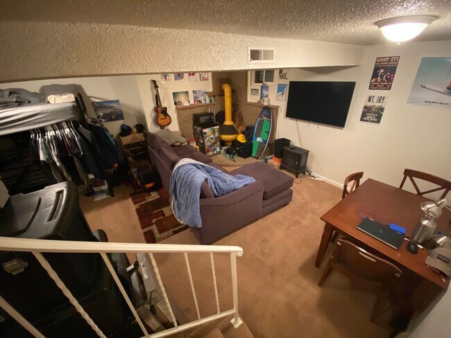basement living space - 502 Gladiola St