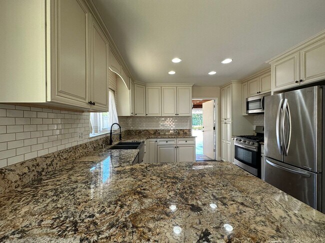 Building Photo - 3 BEDROOM HOME FOR LEASING IN WALNUT