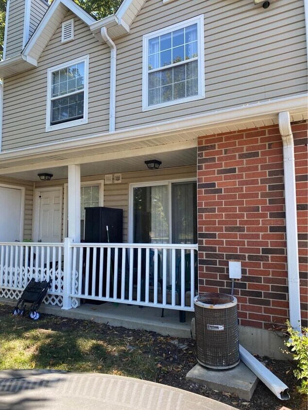 1317 E Wyndham Cir, Palatine, IL 60074 Townhouse for Rent in Palatine